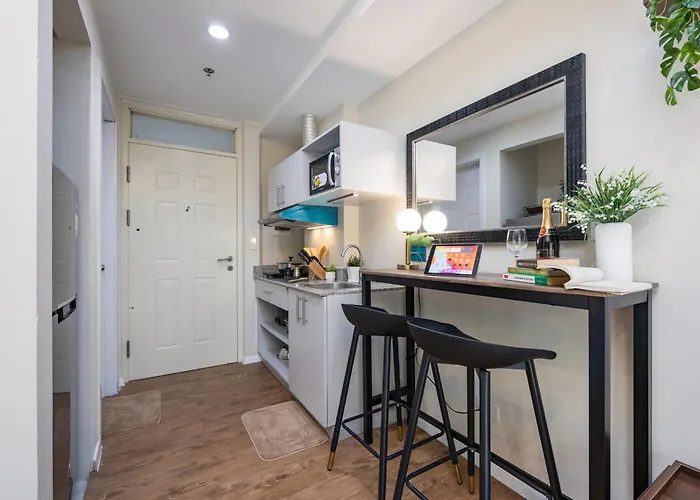 Amani 107b, 3 Minutes To Airport, With Gym & Pool ,fast Wifi, Free Netflix Apartment Lapu-Lapu City